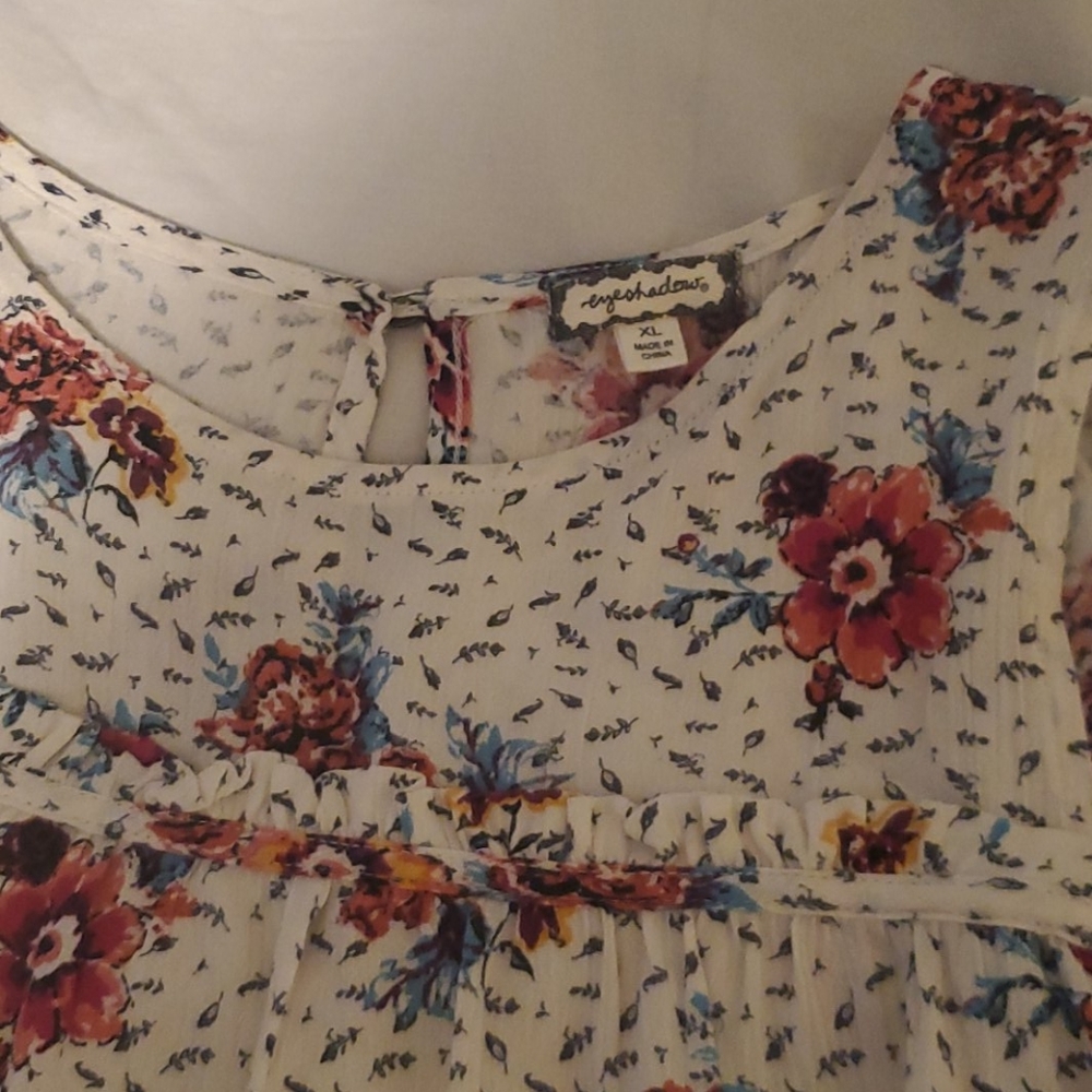 Clothing - Picture 4 of 4
